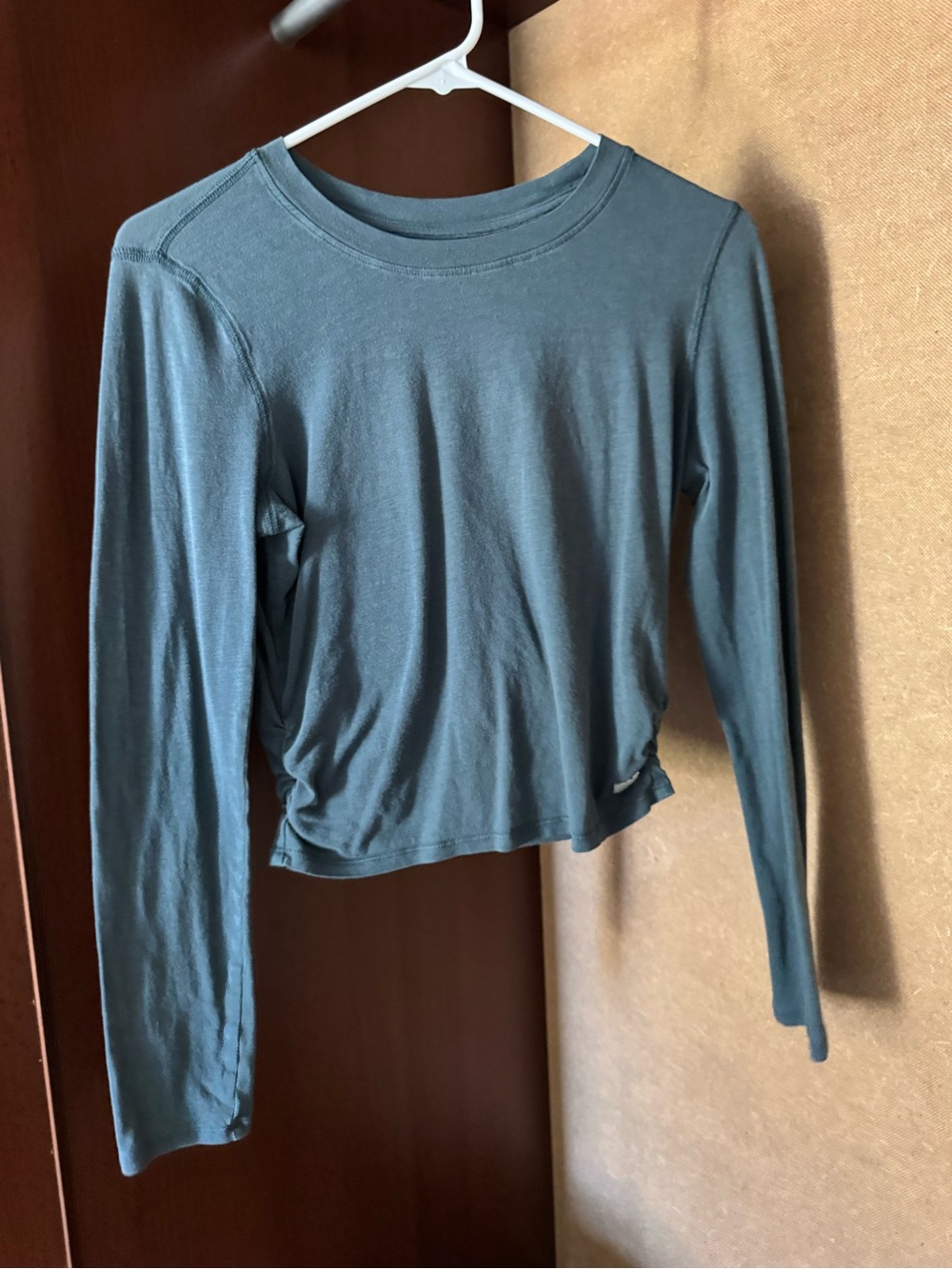 Long-Sleeve Coast Crop (Stone)